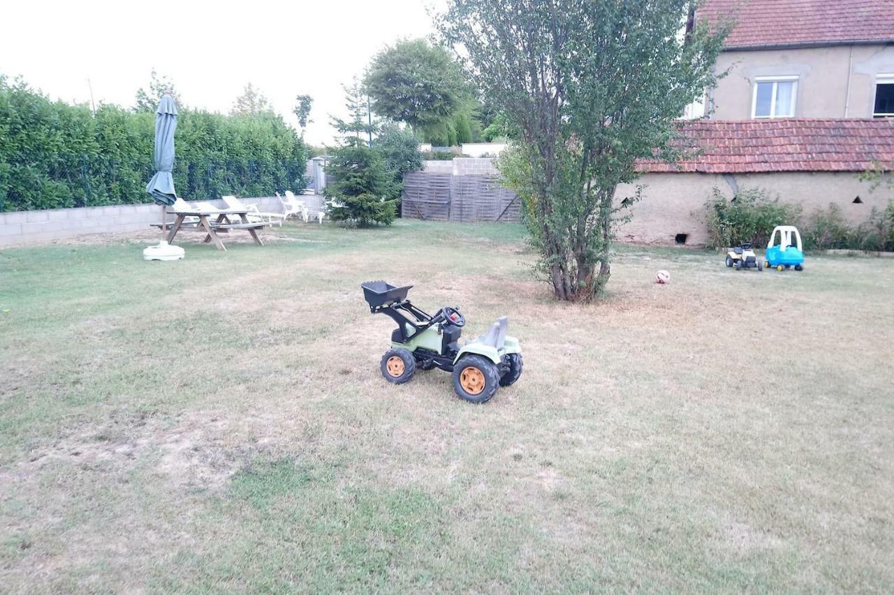 Gite Valentin Dompierre-sur-Besbre Exterior foto